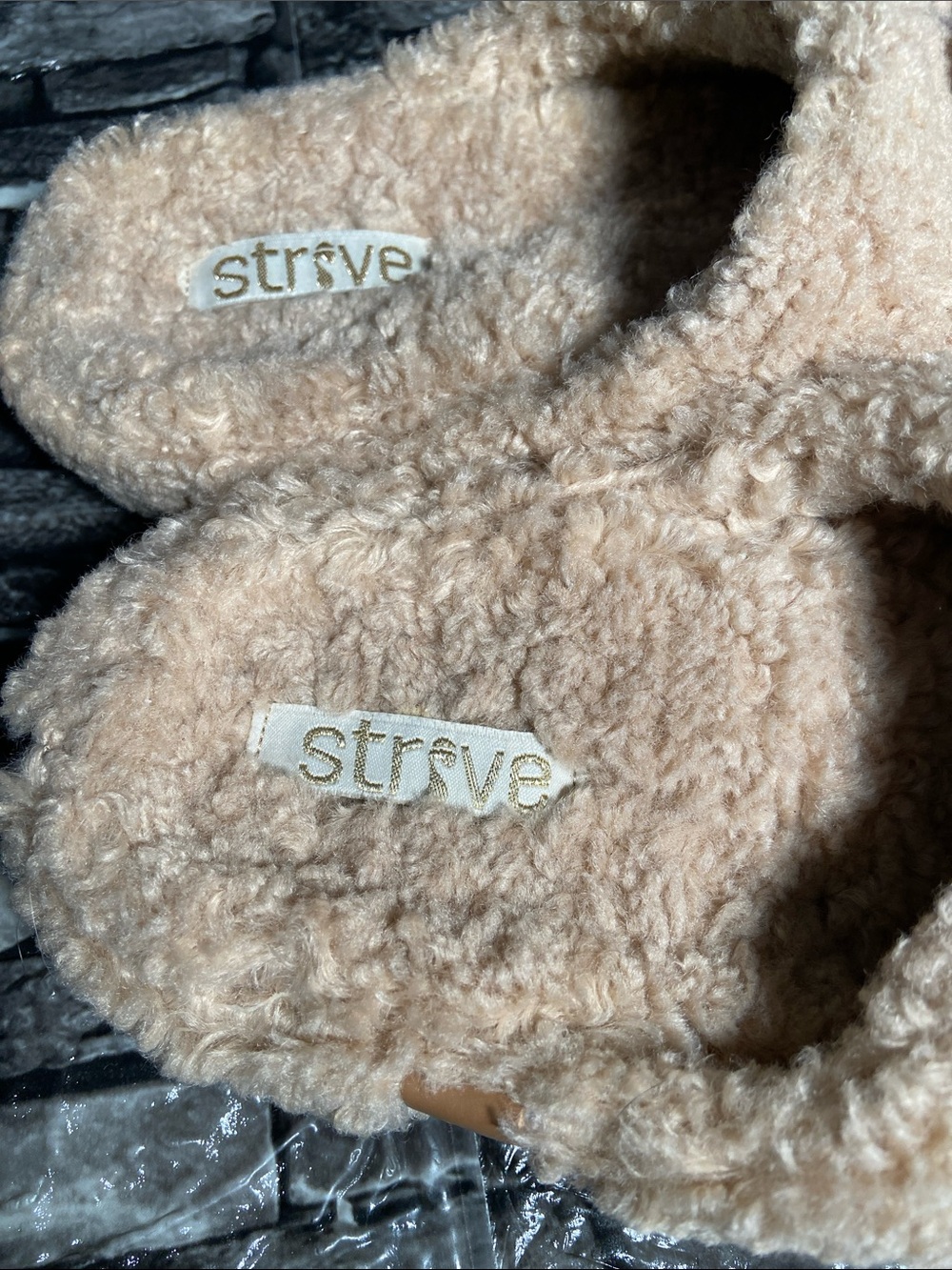 Strive Riga Clog Slipper - Picture 4 of 7
